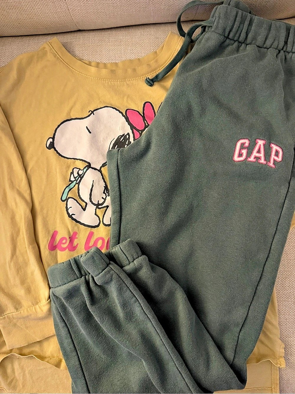 GAP Snoopy Let Love Grow Girls Size Medium (8) Snoopy Set Yellow & Green